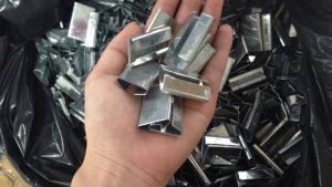 Khóa bọ thép kín (Closed Seals) dễ thao tác với dụng cụ đóng đai