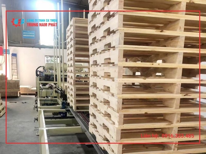 Pallet làm bằng gỗ